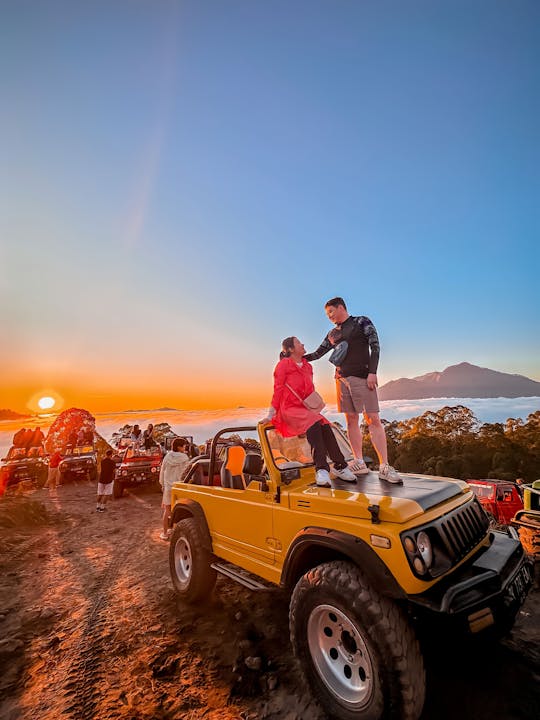 Tour all'alba in jeep del vulcano Mt Batur con colazione e visita alla cascata