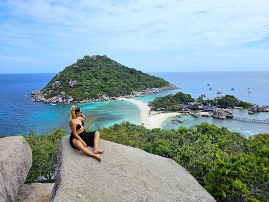 1-day shared tour to Koh Tao and Nang Yuan with lunch from Koh Samui