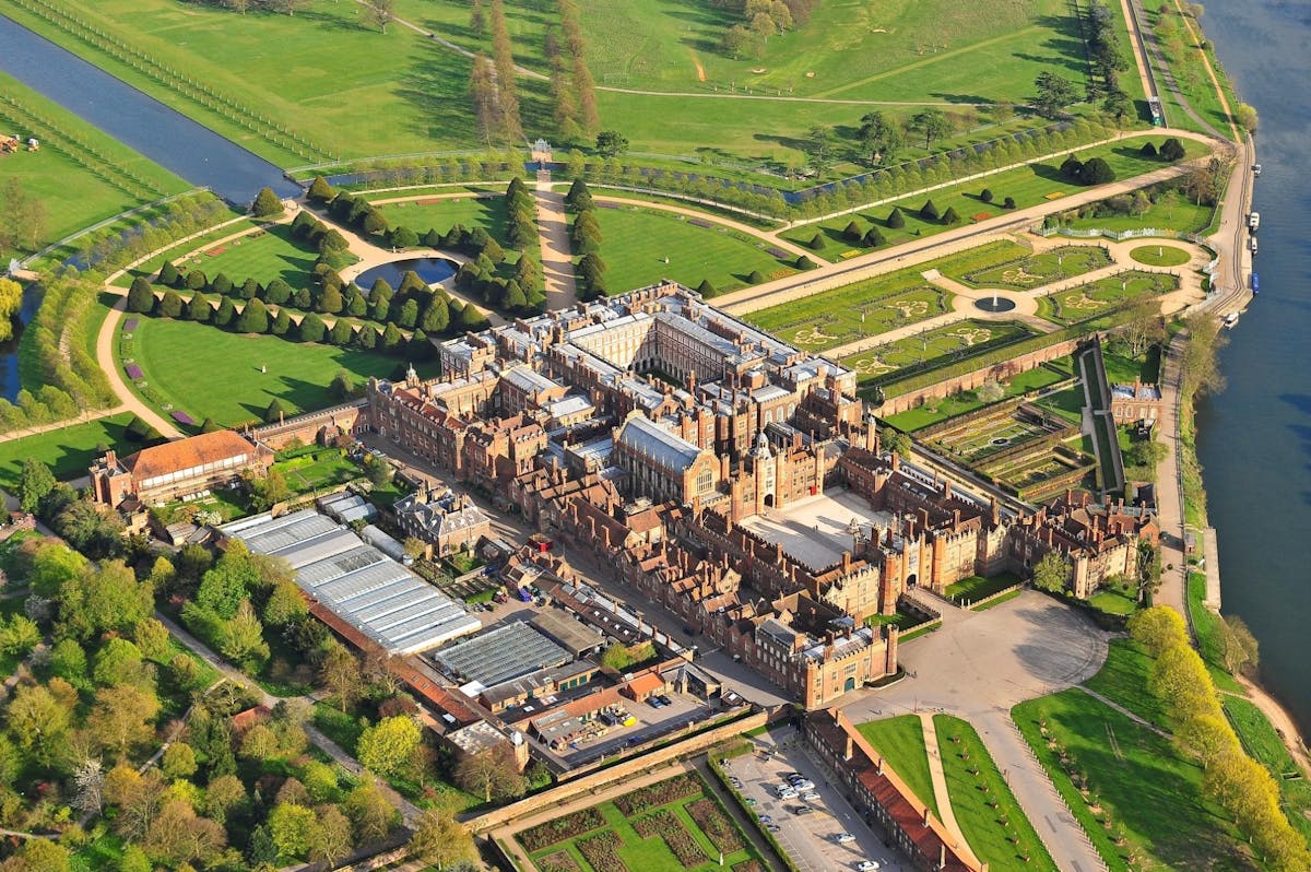 Hampton Court hele dag toegang met rondleiding en afternoon tea