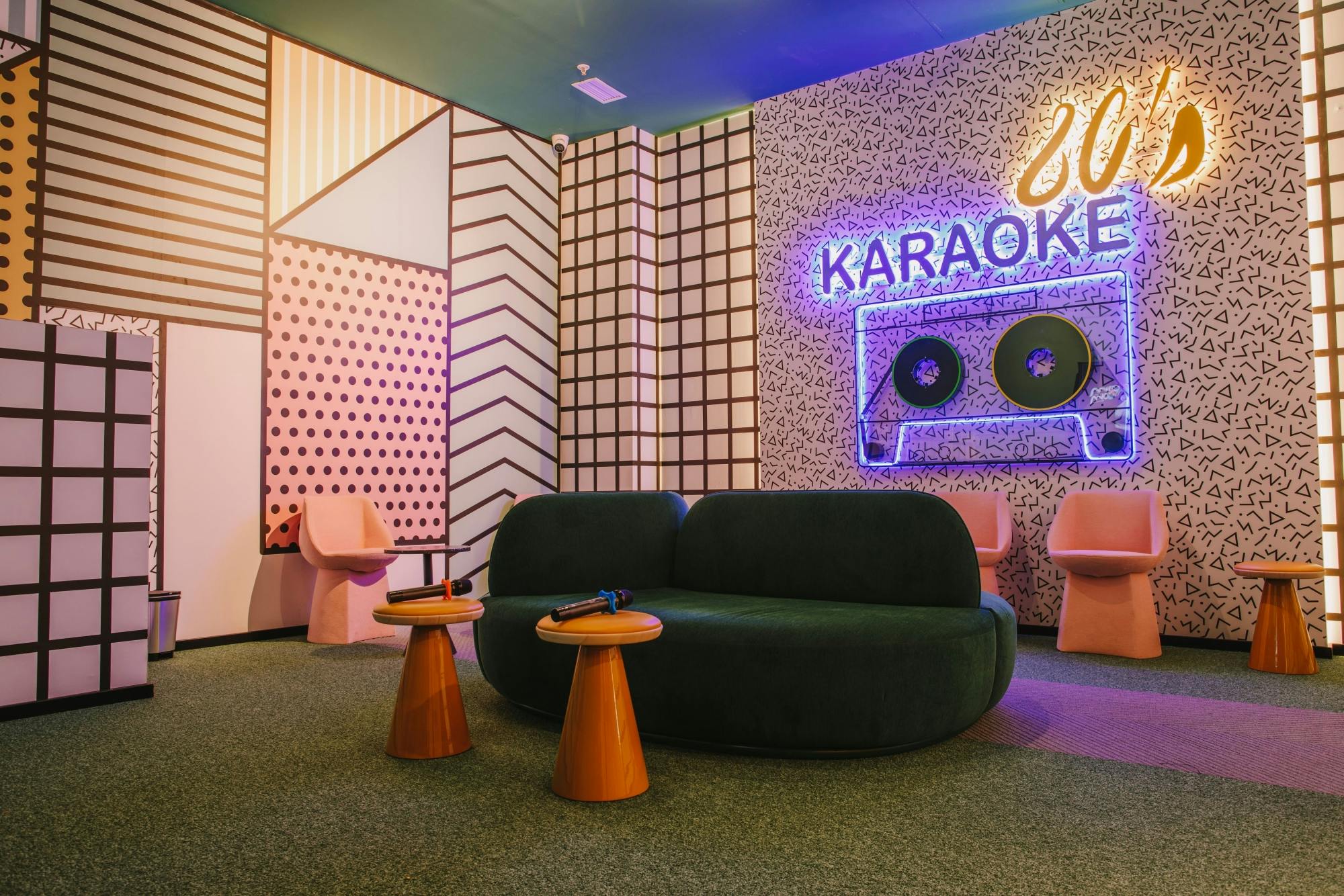 Salas de karaoke en Holiday World