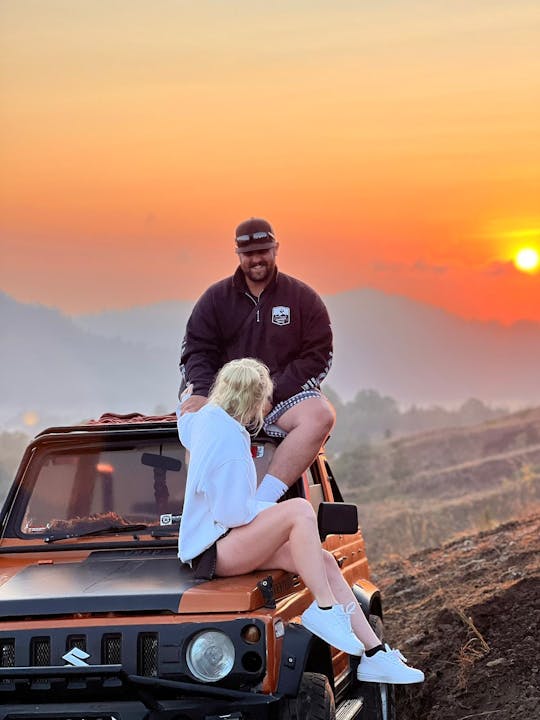 Alba guidata del Monte Batur e esperienza in jeep
