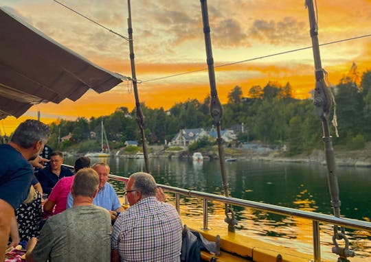 Abendliche Kreuzfahrt mit Schalentierbuffet im Oslofjord