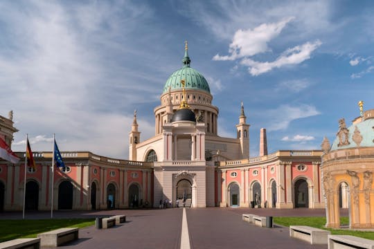1-hour tour of Potsdam attractions with a local