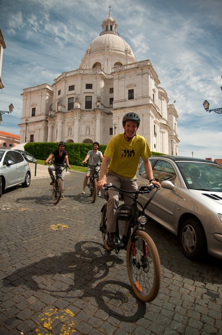 E-Bike-Tour durch die Hügel von Lissabon mit englischem Reiseleiter