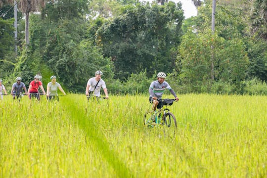 Passeio de bicicleta de meio dia em Siem Reap