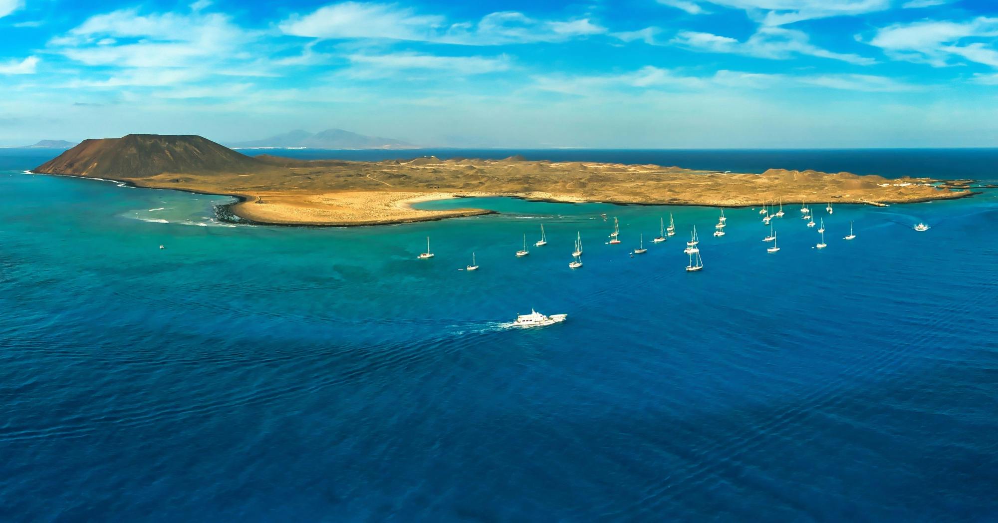 Fuerteventura 4x4 Tour with Lobos Island Catamaran Trip