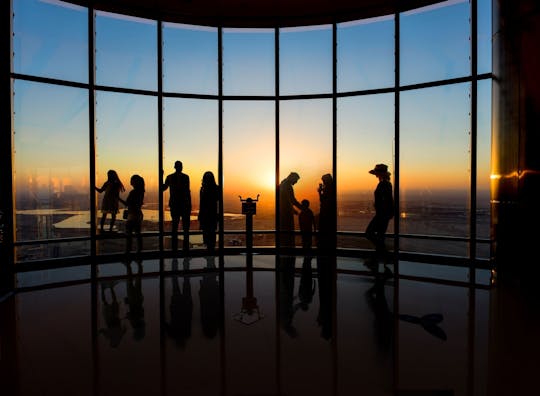 Ingressos para o nascer do sol no nível 124 do Burj Khalifa com café da manhã
