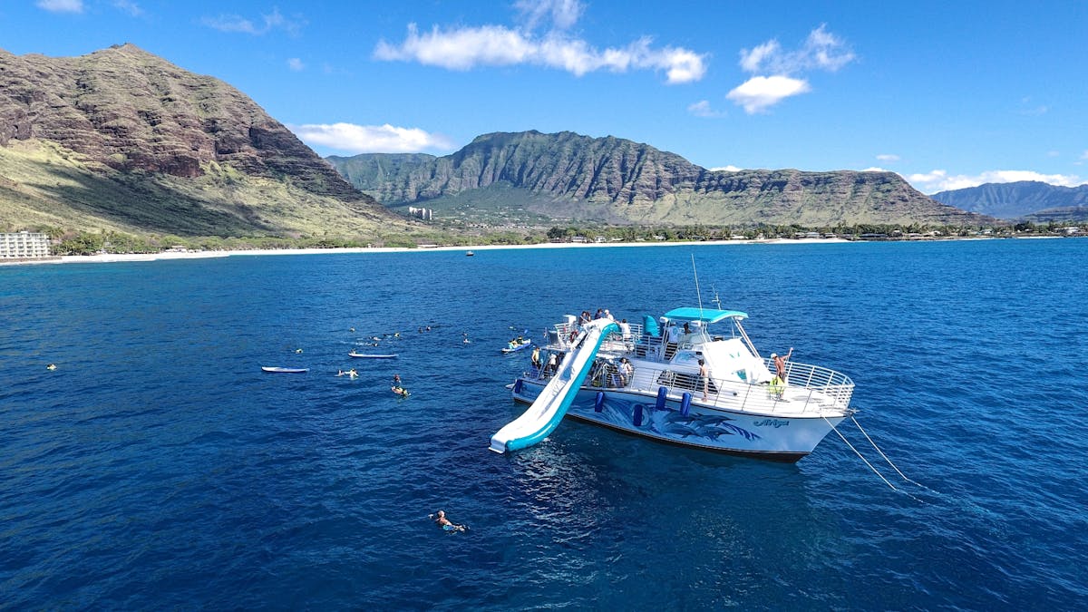 West O'ahu Dolphin Cruise met snorkelen, wateractiviteiten en lunch