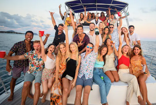 Waikiki party cruise with live DJ