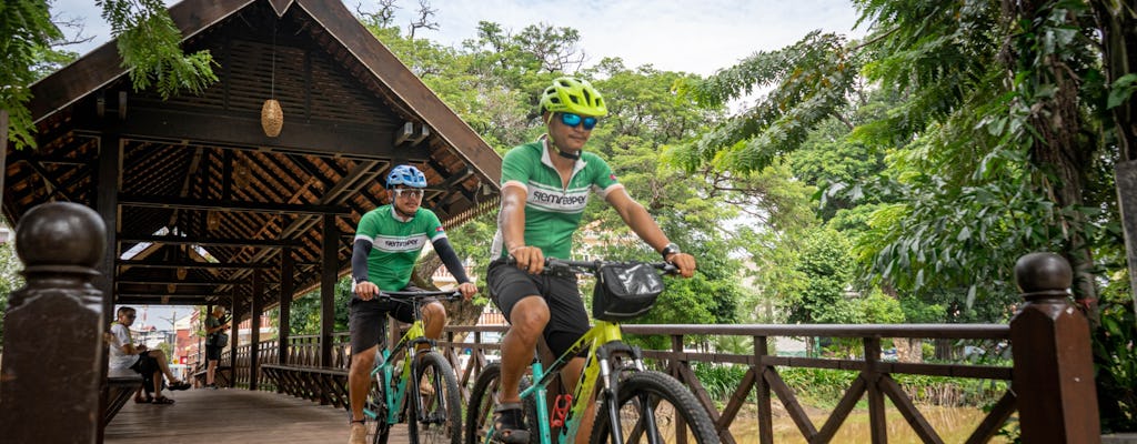 Experiência matinal de bicicleta na cidade de Siem Reap