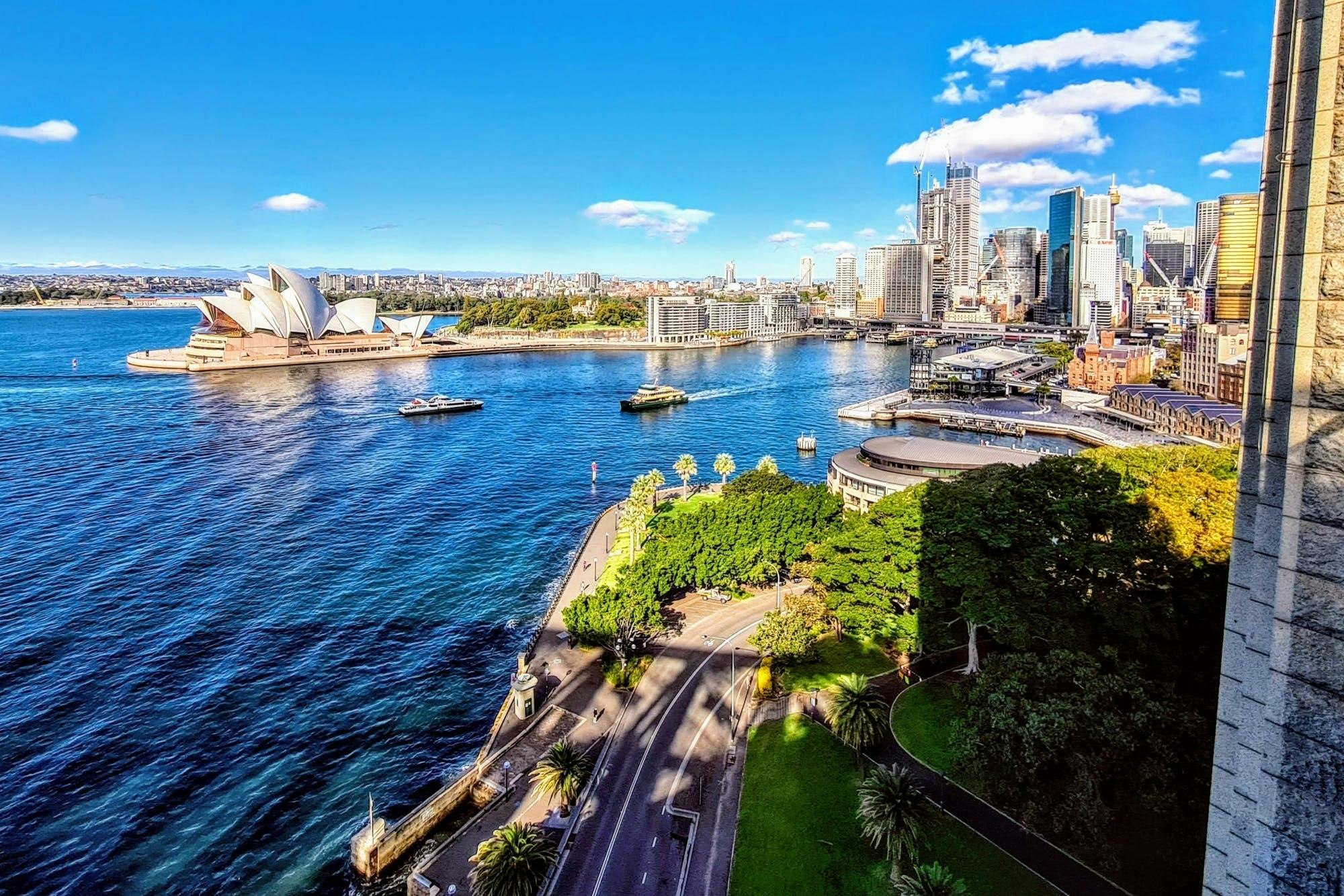 Sydney Harbour guided walking tour with Aussie treats Musement