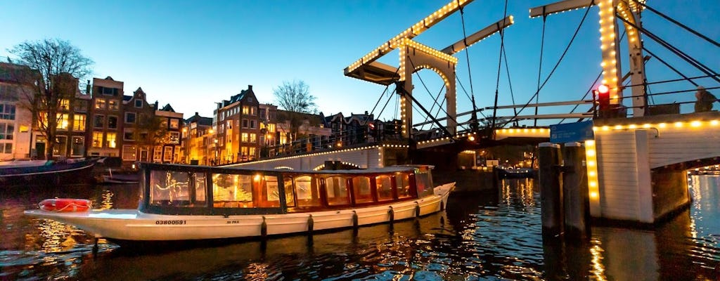 Grachtenrundfahrt beim Amsterdam Light Festival auf einem Luxusboot mit Getränken