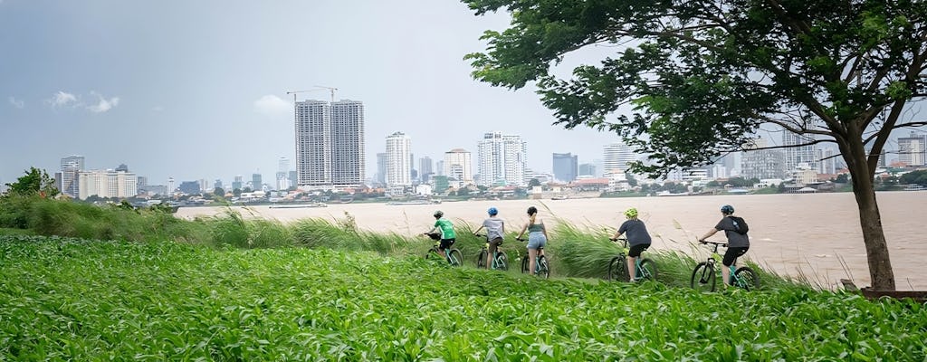 Aventure à vélo d'une demi-journée de Phnom Penh à l'île de la Soie