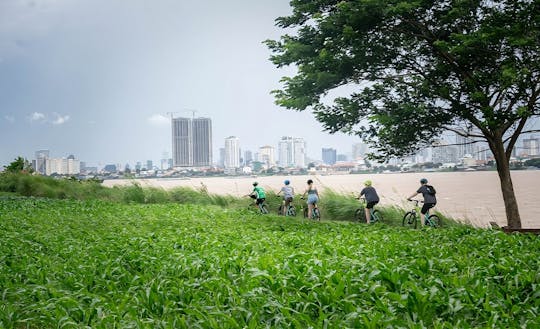 Aventure à vélo d'une demi-journée de Phnom Penh à l'île de la Soie