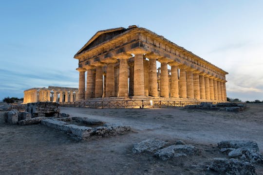 Excursão em grupo pequeno sem filas em Paestum com um arqueólogo