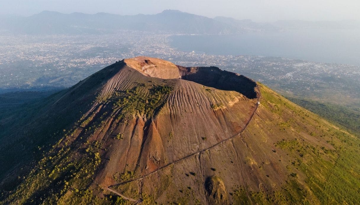 Mount Vesuvius Group Tour with a Hiking Guide from Pompeii