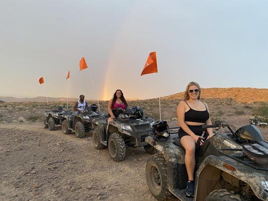 ATV-tour door de woestijn bij zonsondergang in Las Vegas