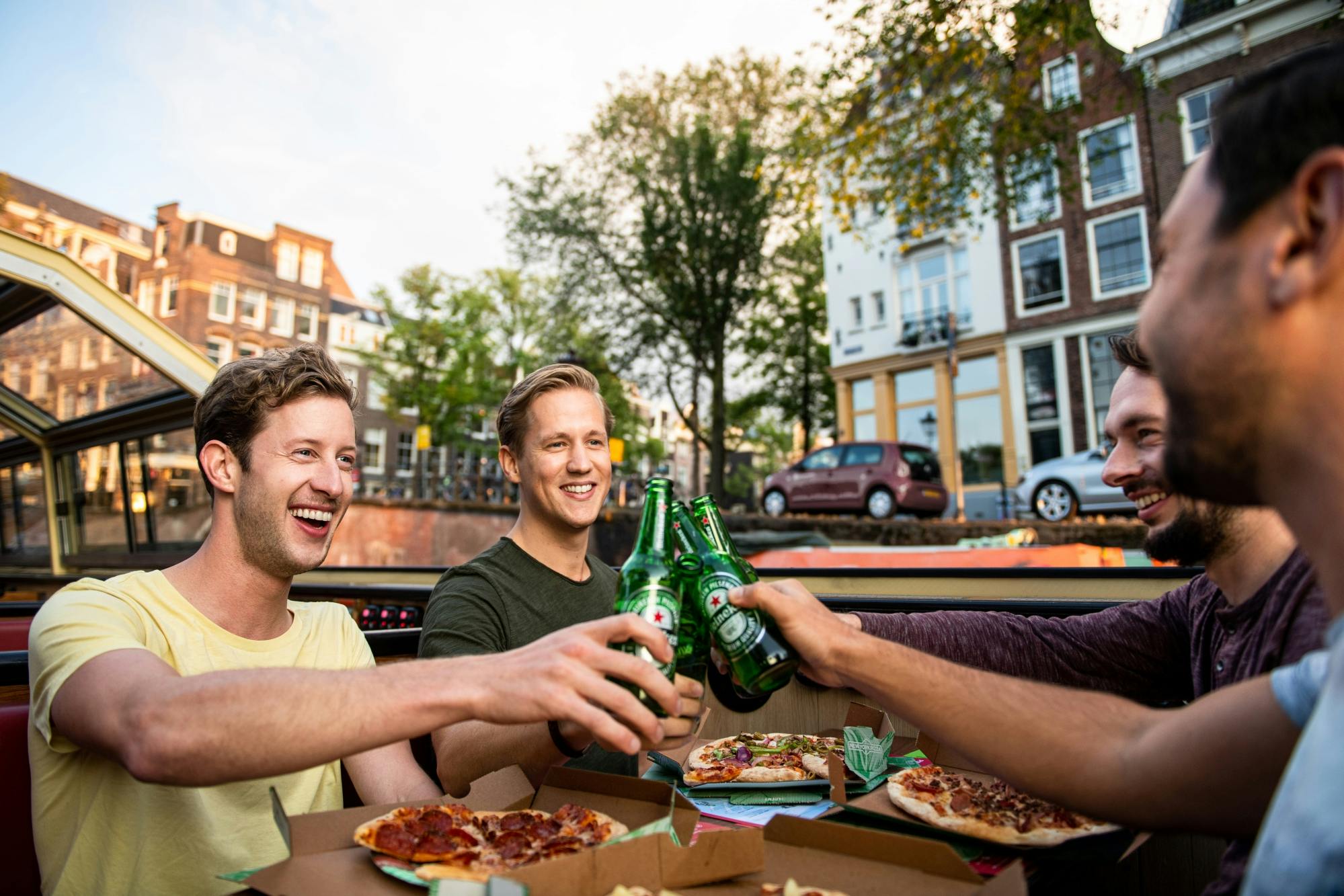 Croisière pizza sur les canaux à Amsterdam