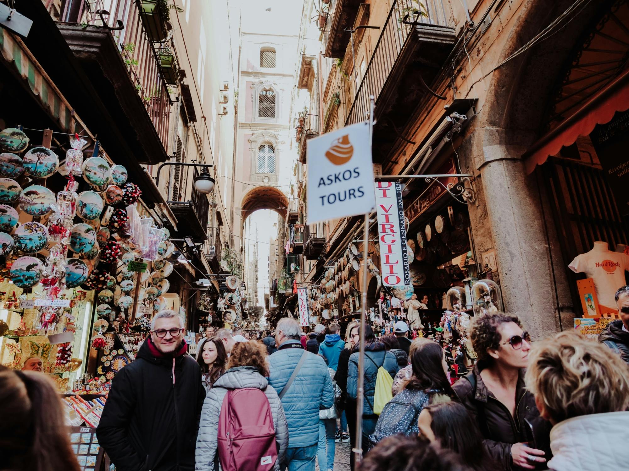 Revelando el patrimonio cultural, el arte y los sabores de Nápoles