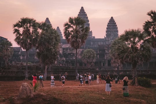 Tour all'alba del tempio di Angkor Wat con guida professionale