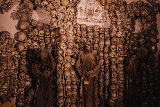 Tour subterráneo de criptas, huesos y catacumbas de Roma