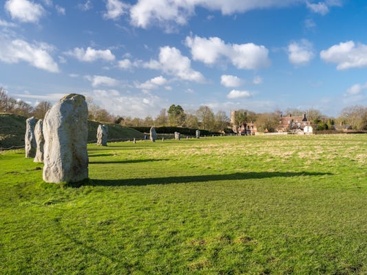 Stonehenge and the Cotswolds Guided Tour from Bristol