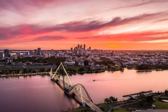 Perth and Fremantle Guided Tour and Swan River Cruise