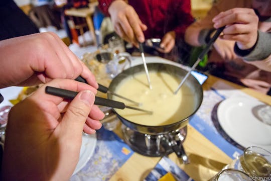 Slitta notturna nelle Alpi con fonduta di Interlaken