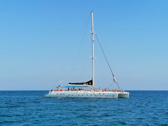 Crociera in catamarano nella baia di Panormo