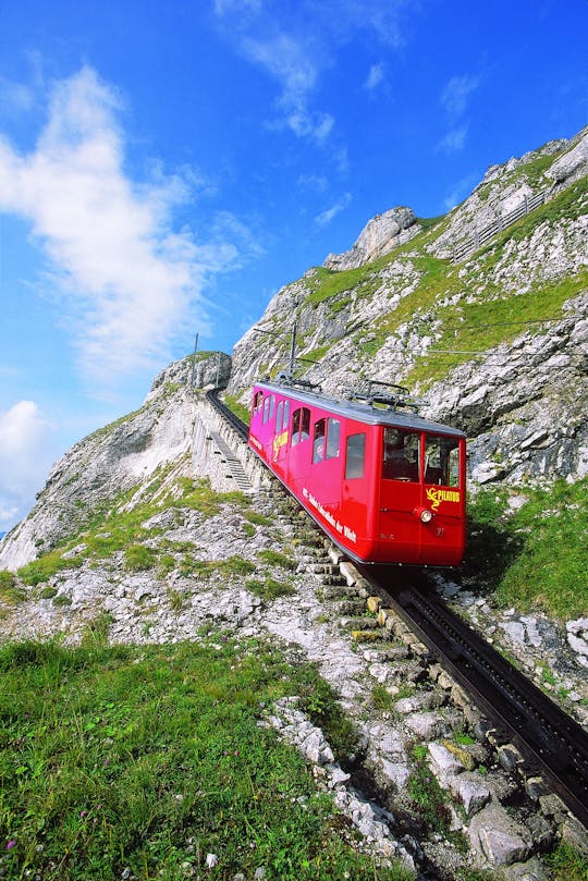 Excursión de ida y vuelta al Pilatus de día completo desde Zúrich