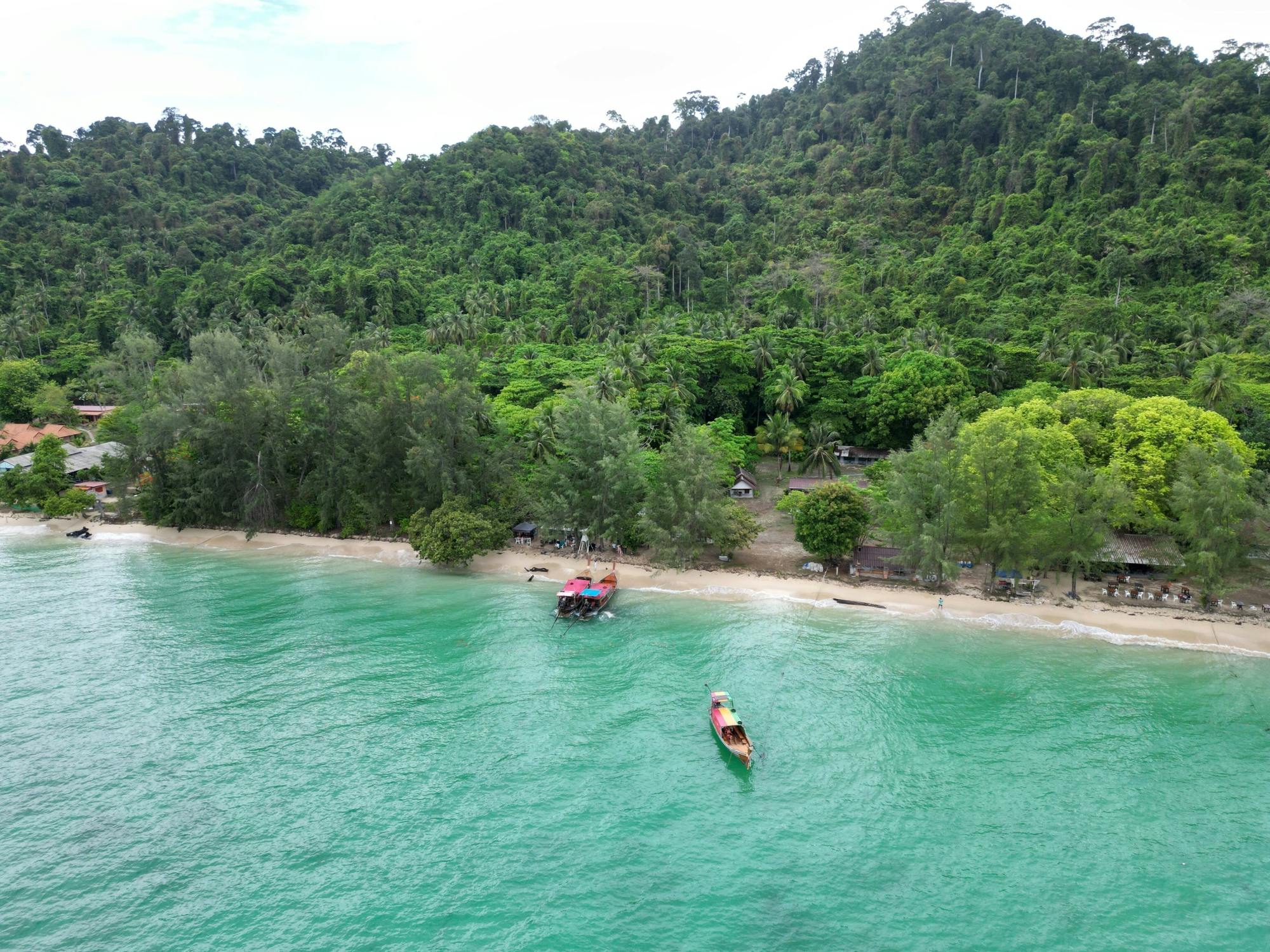 Four Island Snorkelling Trip by Speedboat from Ko Lanta