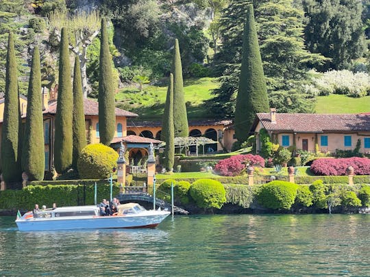 Tour privado en barco por el lago de Como