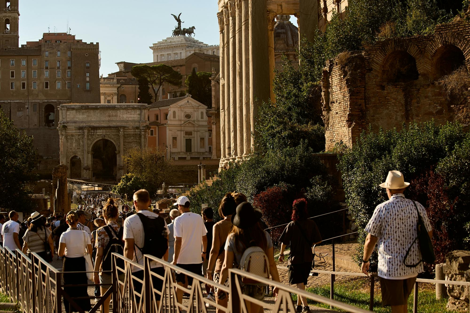 Visita guiada em pequenos grupos ao Coliseu com arena e fórum romano