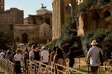 Visita guiada em pequenos grupos ao Coliseu com piso de arena e fórum romano
