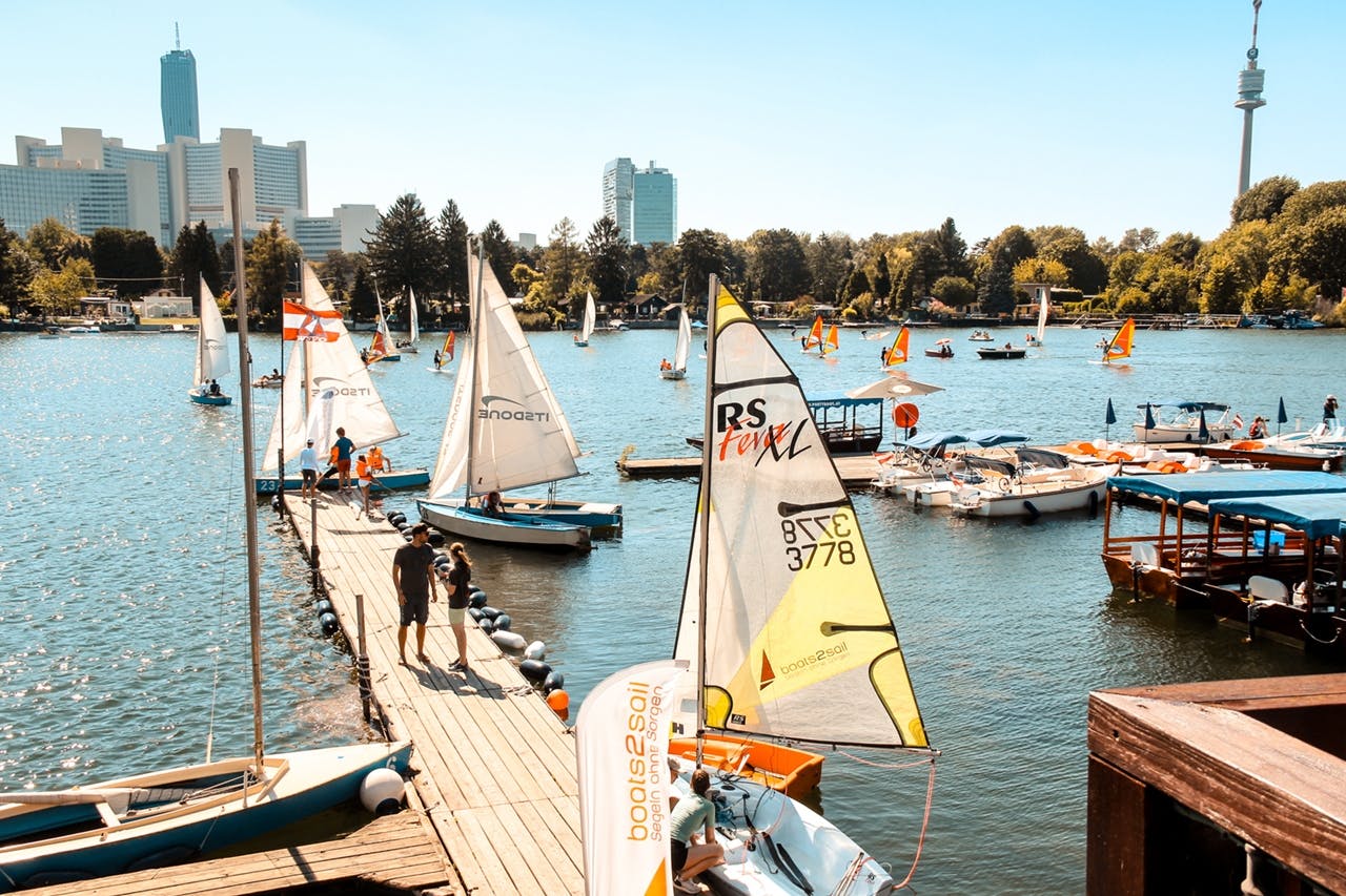 90-minute beginners sailing class on the Old Danube
