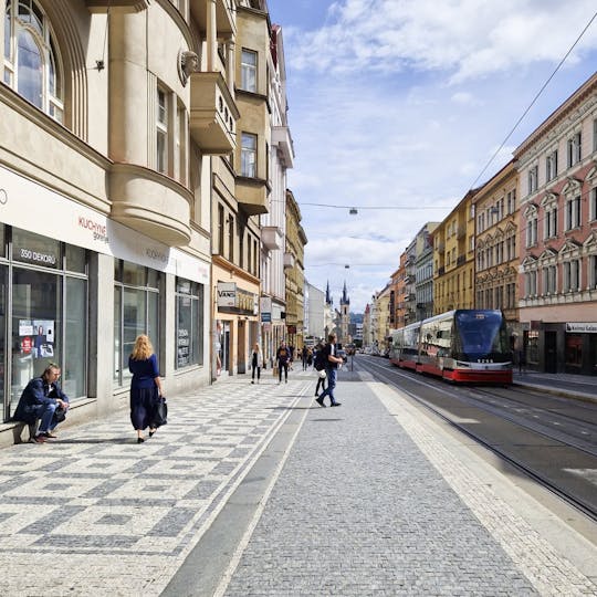 Samodzielny spacer odkrywczy po praskiej dzielnicy artystycznej