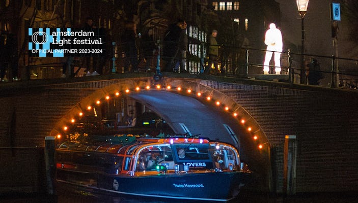 Rondvaart tijdens het Amsterdam Light Festival vanaf het Centraal Station