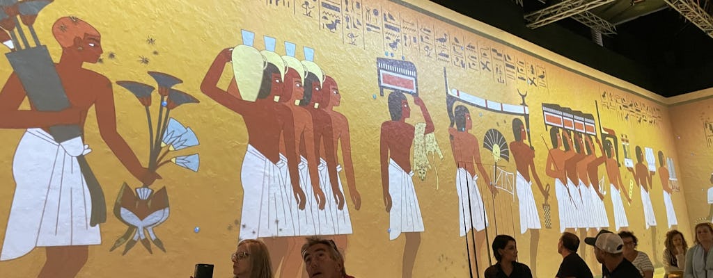 Piramidy w Gizie, Wielkie Muzeum i pokaz King Tut z Sharm samolotem