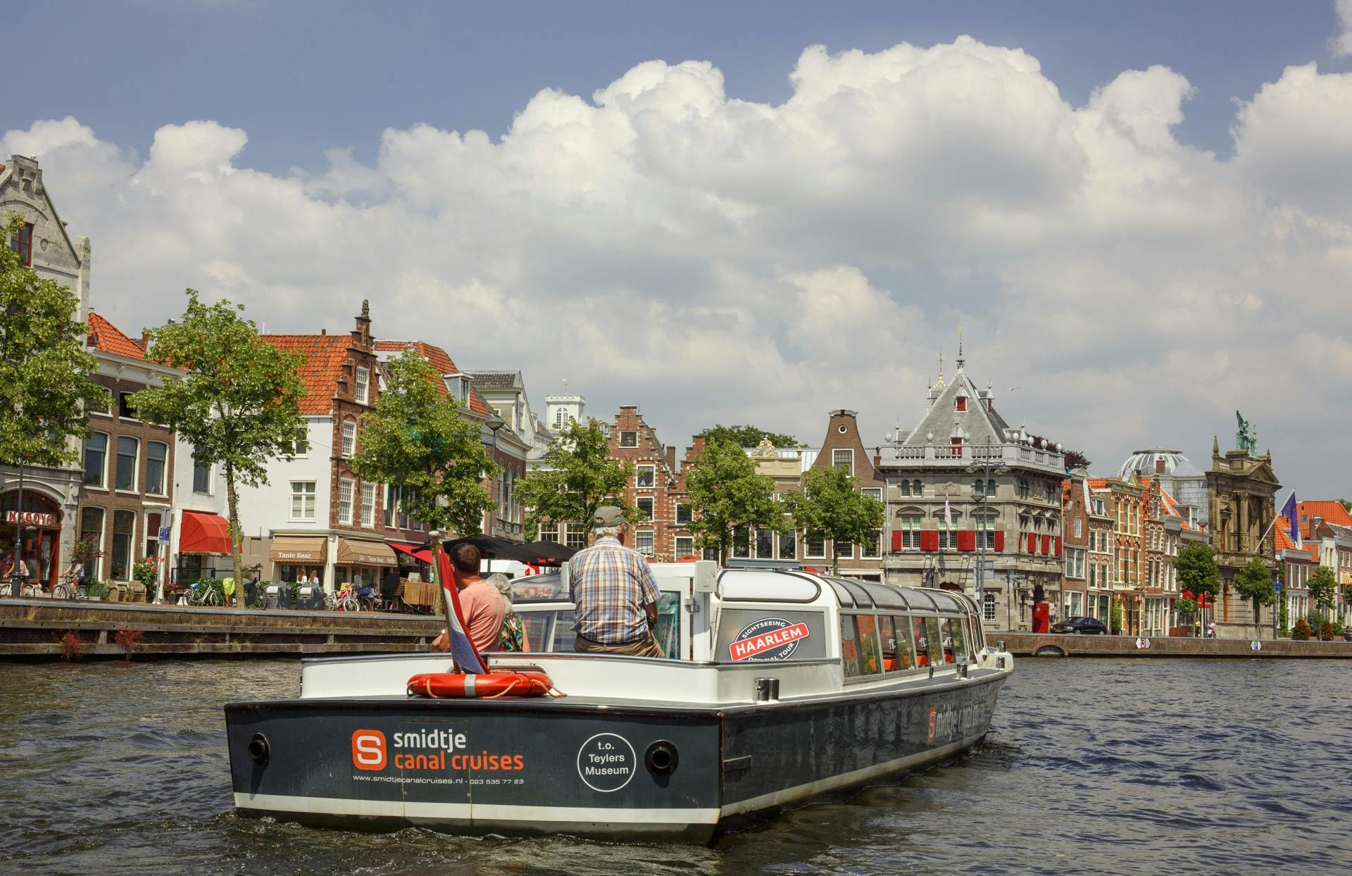 Rejs po kanałach przez historyczne centrum Haarlemu