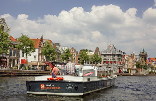 Crucero por los canales por el centro histórico de Haarlem