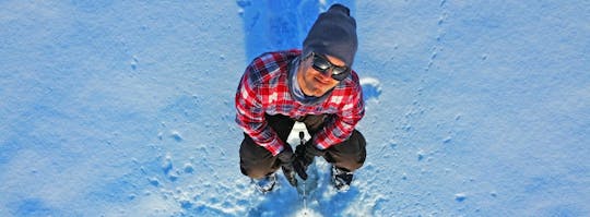 Experiência de pesca no gelo com um guia local em Whistler