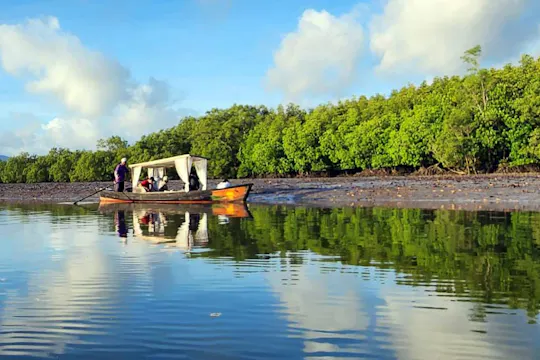 Visita à vila de Ko Lanta com passeio de barco e aula de culinária