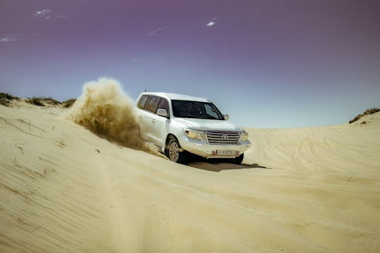 Aventura de safári no deserto do mar interior no Catar com 4X4