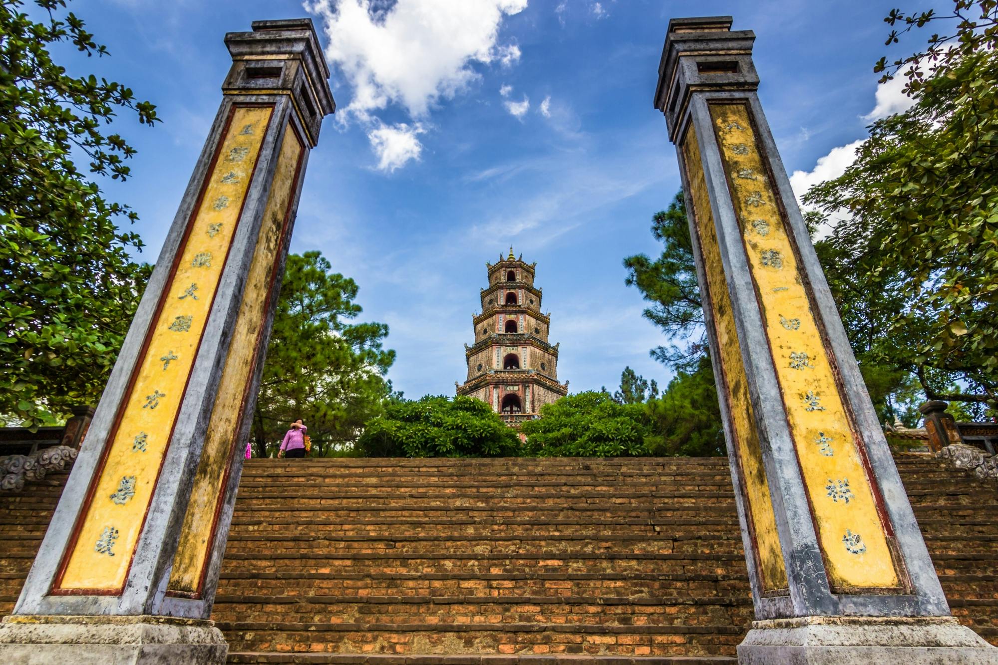 1-Day Guided Tour to Hue City from Hoi An with Lunch