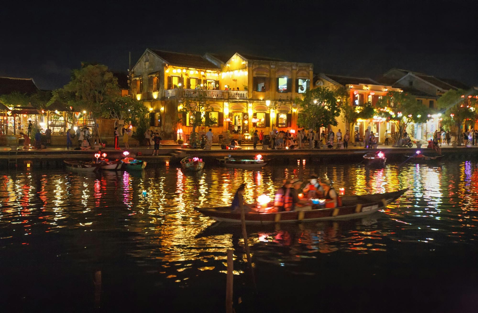 Hoi An Evening Tour em Coconut Basket Boat com lançamento de lanterna