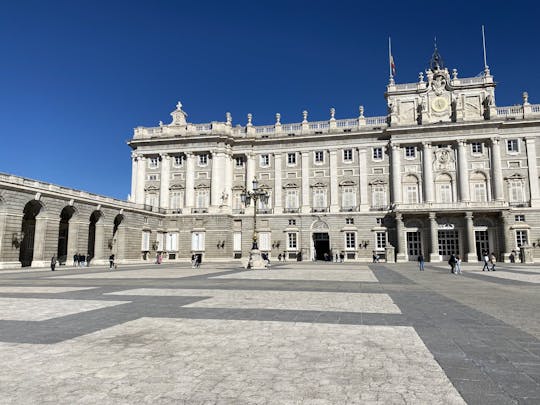 Royal Collections Gallery and Royal Palace Guided Tour in English