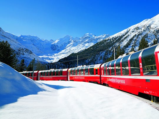 Ganztägige malerische Tour nach St. Moritz und zum Bernina Express ab Como