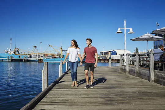 Perth and Fremantle Tour in German and Swan River Cruise