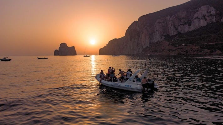 Excursion en bateau au coucher du soleil à Porto Flavia depuis Cala Domestica