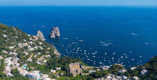 Viagem de barco de dia inteiro para Capri saindo de Positano ou Praiano